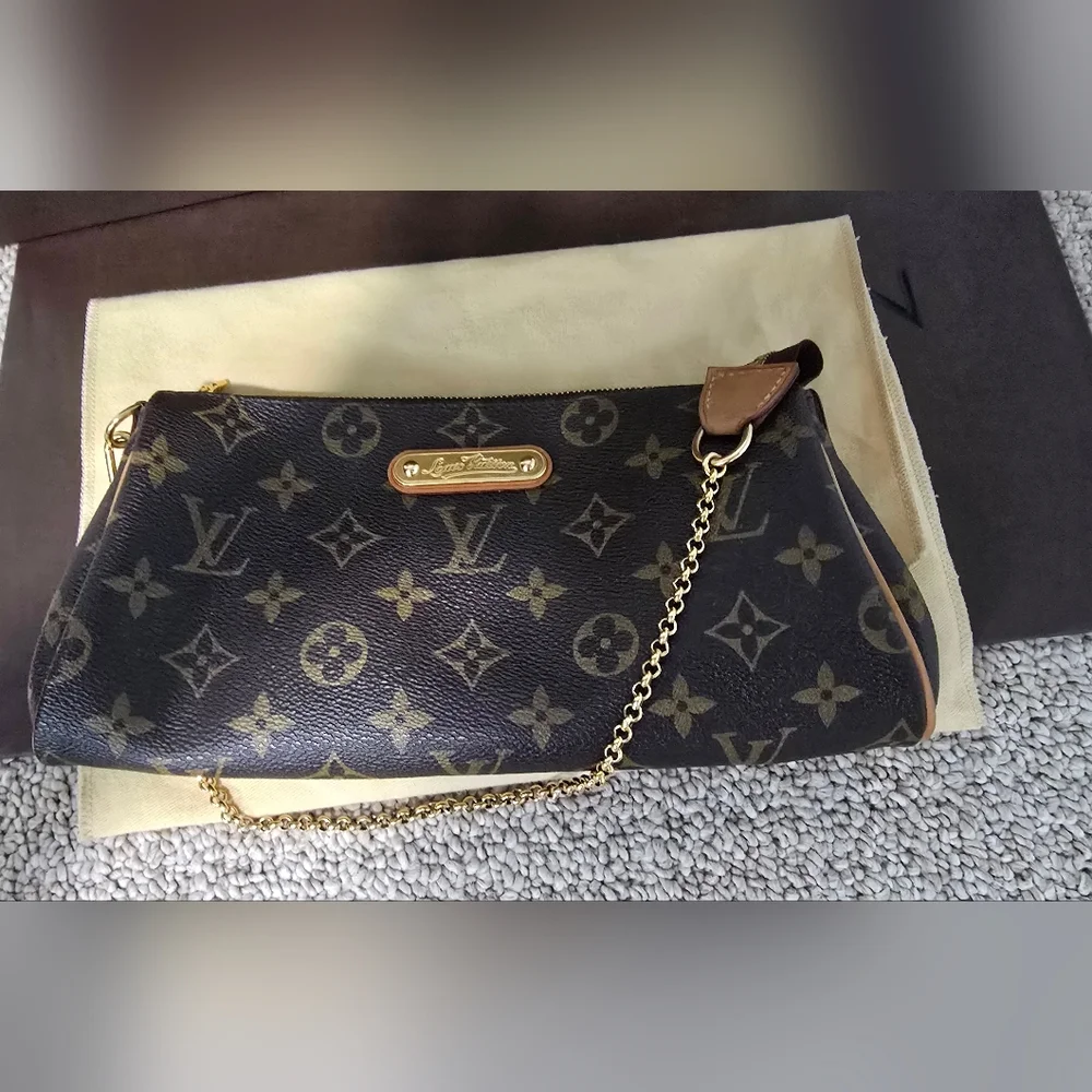 Authentic Louis Vuitton Eva Monogram Clutch - Picture 8 of 10